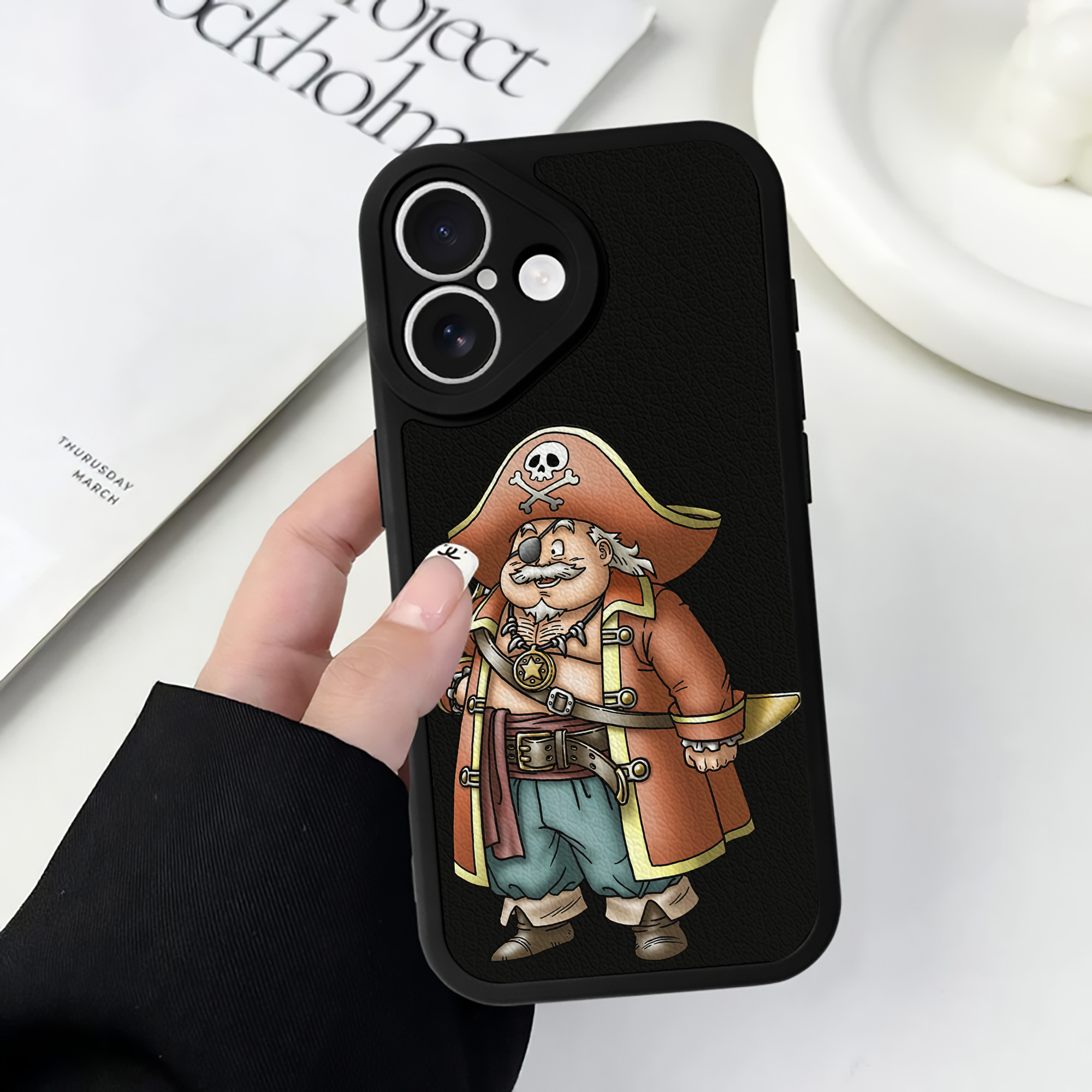 （画像用） ドラゴンクエスト Doragon Kuesuto Dragon Quest 【iPhone 16シリーズ対応】シリコンスマホケース（レザー調） 材質：シリコン